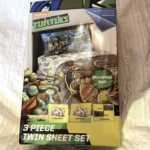 Twin TMNT sheet set.